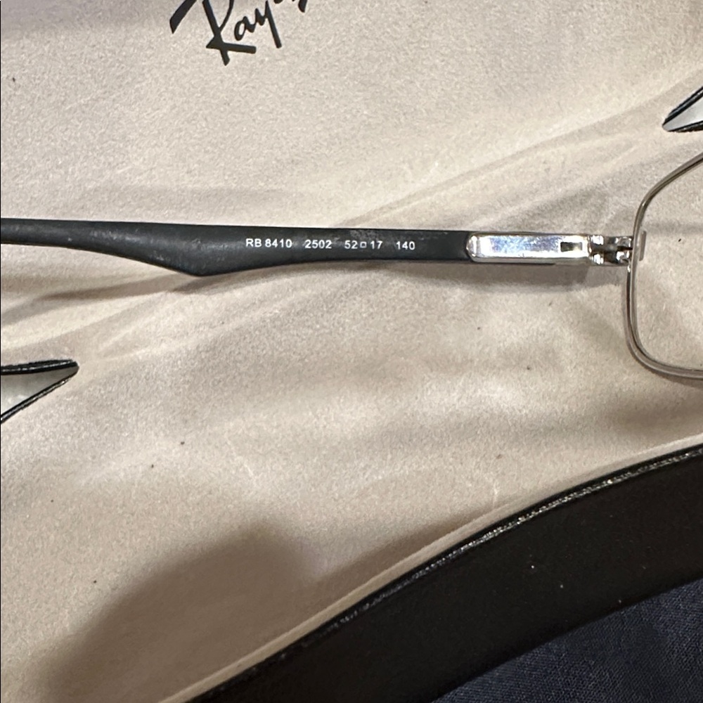 Rayban glasses with case and cleaning cloth - Picture 4 of 6